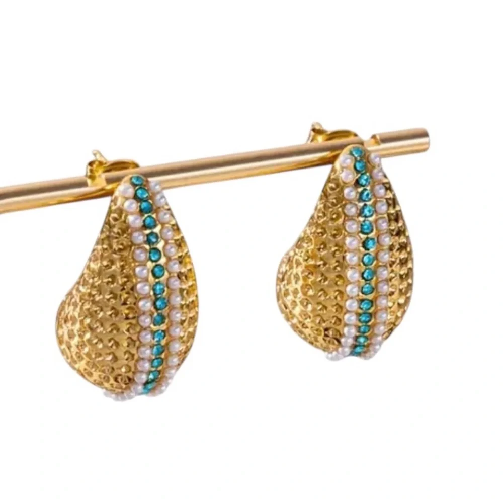 NWT SS Teardrop Stud Earrings - Picture 1 of 6